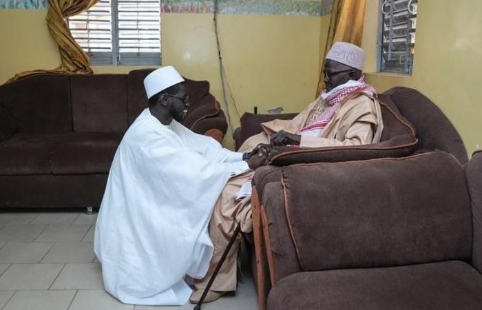 Kneeling in front of his father, the strong gesture of President Bassirou Diomaye Faye (photos)