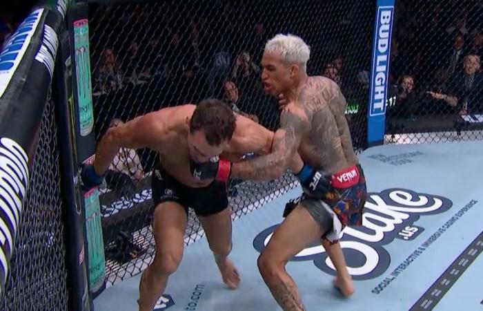 Twitter reacts to Charles Oliveira beating Michael Chandler