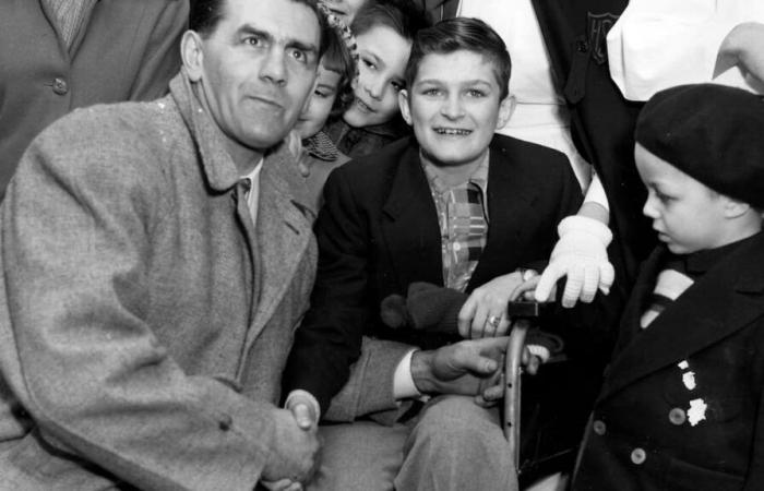 When Maurice Richard celebrated his 400th goal with the children of Sainte-Justine