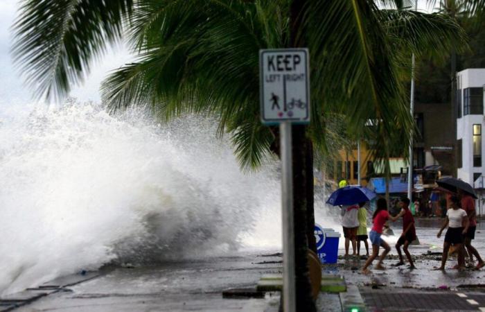 Super Typhoon Man-yi (Pepito) hits the Philippines