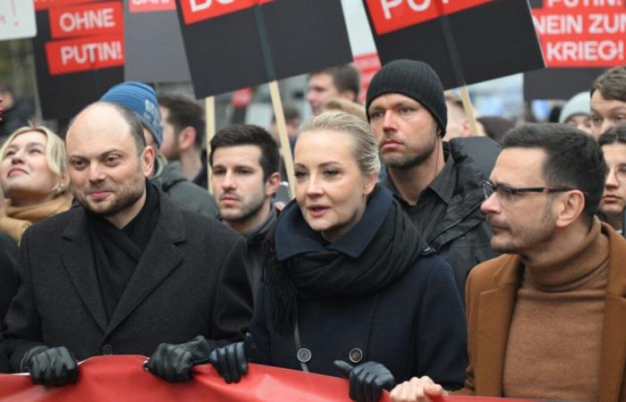 Russian opponents in exile march in Berlin against Putin and the war in Ukraine