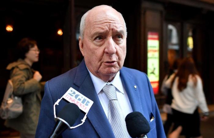 Veteran broadcaster Alan Jones arrested in Sydney amid alleged indecent assault and sexual touching offences investigation