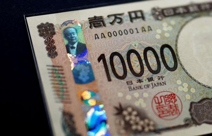 Dollar doing well, yen wary of BOJ hawks