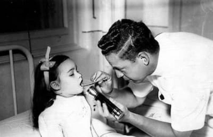 When Maurice Richard celebrated his 400th goal with the children of Sainte-Justine