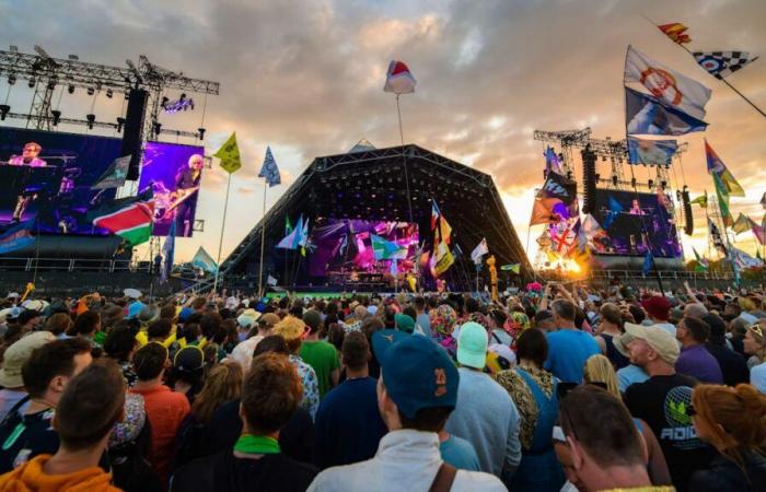 Glastonbury Festival: tickets sold out in 35 minutes