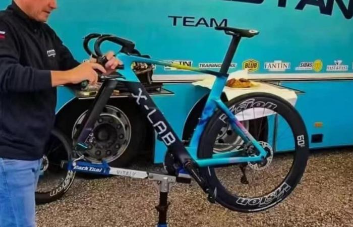 Gear – The new bike from the XdS (Carbon-Tech)-Astana Qazaqstan team revealed?