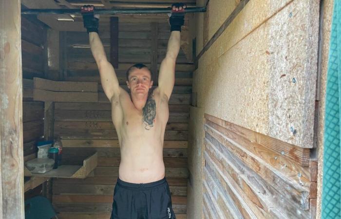 The “Wooden Hulk” will attempt to break the pull-up record in twenty-four hours