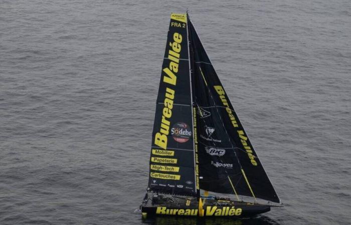 Vendée Globe. Louis Burton affected by damage but still in the race