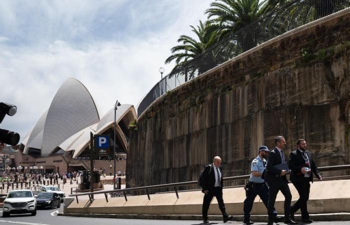 Veteran broadcaster Alan Jones arrested in Sydney amid alleged indecent assault and sexual touching offences investigation