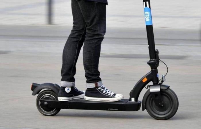 An electric scooter catches fire in an apartment in Nantes, the fire destroys the home