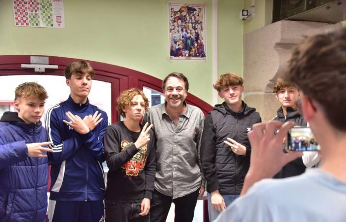 Michel Bussi, the author with 12 million books sold, meets high school students from Puy-en-Velay