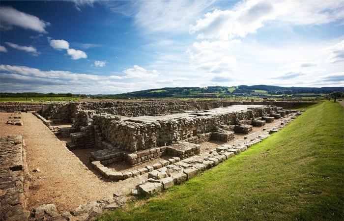 Discovery in England of a rare 2000-year-old knife handle representing a gladiator