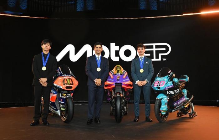 Martín received his world champion trophy at the MotoGP gala