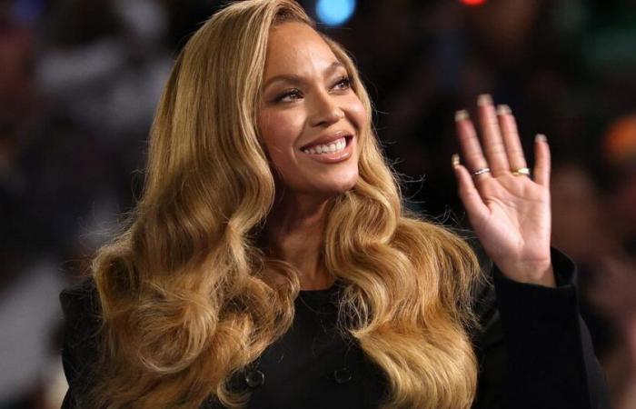 Beyoncé will spend Christmas at the stadium for a concert during an American football match