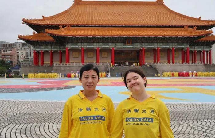 More than 5,300 people form the emblem of Falun Gong in Taiwan