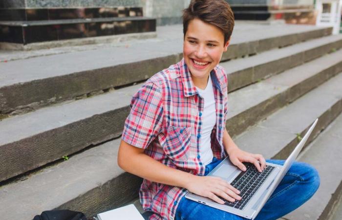 refurbished computers offered to college students in the Somme