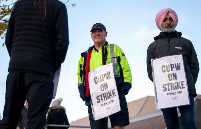 Canada Post strike worries BC charities