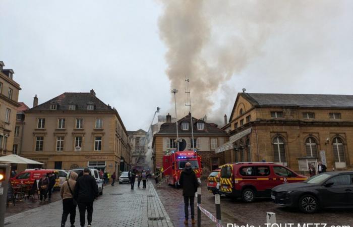 Fire and cloud of smoke in downtown Metz