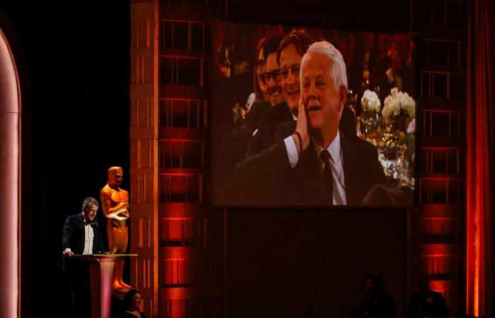 Governors Awards: Rashida Jones accepts Quincy’s honorary Oscar