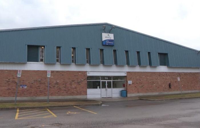 A minor hockey match degenerates in Aylmer