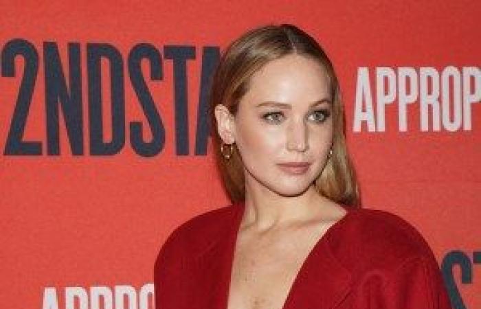 Jennifer Lawrence’s Maternity Look at the Governor’s Awards: Photos