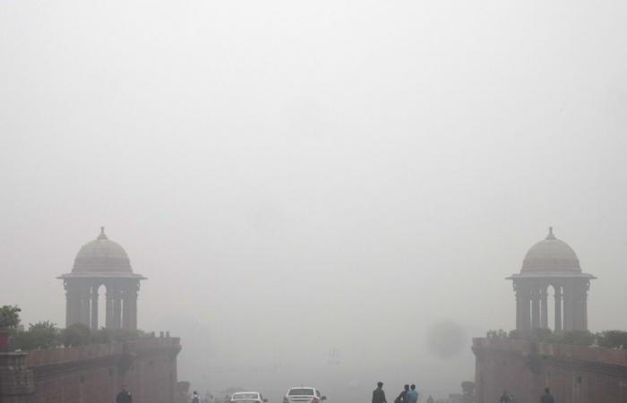 New pollution peak and schools closed in New Delhi