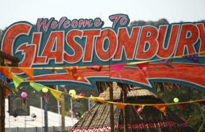 Music. At more than 450 euros, tickets for the Glastonbury festival sold out in 35 minutes