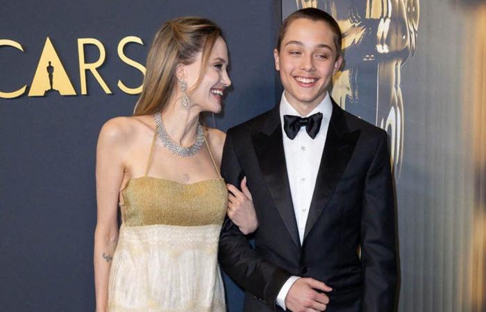 With his head shaved, Knox has changed a lot and finds his mother Angelina Jolie in front of the cameras