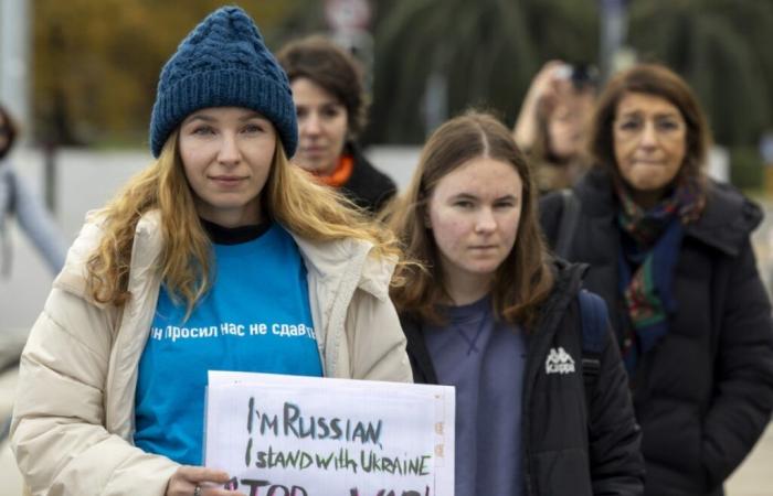 Russian Putin critics demonstrate in Switzerland