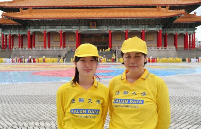 More than 5,300 people form the emblem of Falun Gong in Taiwan