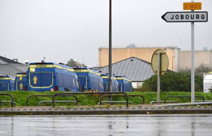 Law enforcement officers stationed in Cotentin, the nuclear convoy to Germany is being prepared