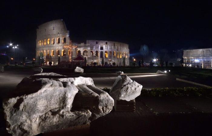 “Rome is not Disneyland”: Airbnb offers to play gladiators in the Colosseum and creates controversy