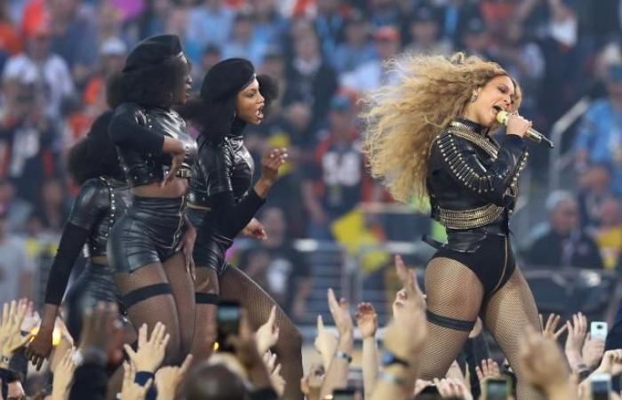 Beyoncé back on stage, at Christmas, during halftime of an NFL game broadcast on Netflix