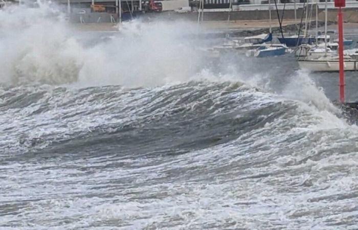 The Channel placed on yellow alert for wind and waves-submersion