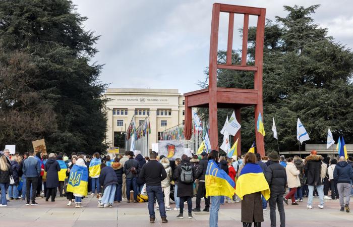 Russian Putin critics demonstrate in Switzerland