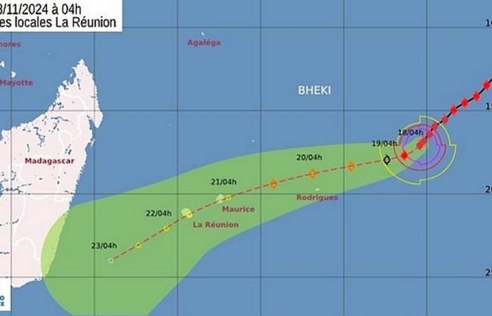 Intense tropical cyclone Bheki is 1,510 km from Reunion Island and 750 km from Rodrigues Island