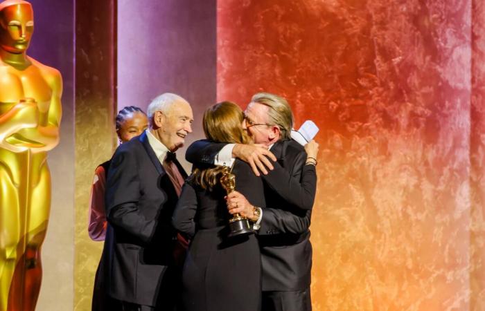 Governors Awards: Rashida Jones accepts Quincy’s honorary Oscar