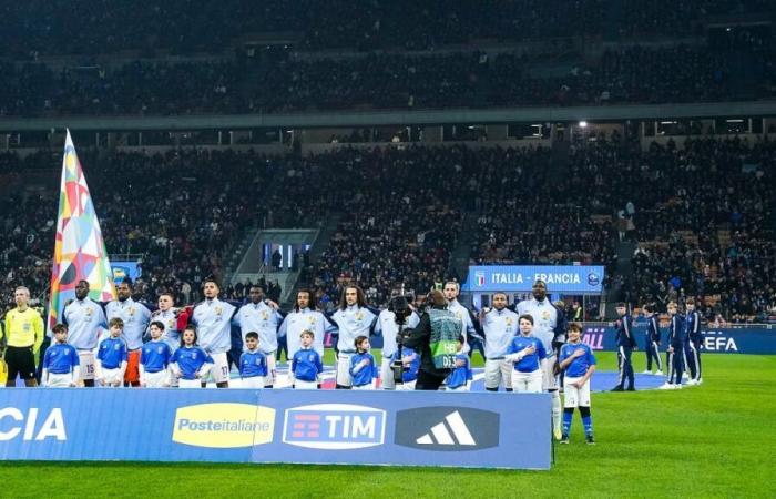 the very beautiful reaction of the Italian players who applaud the Marseillaise, whistled by San Siro