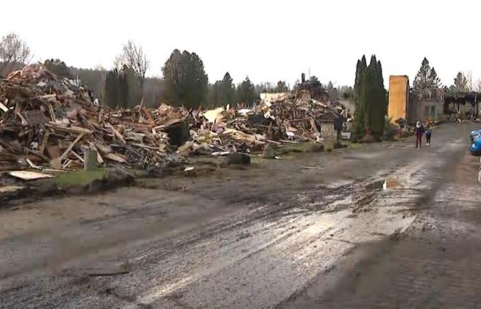 Carling Lake Hotel burnt down