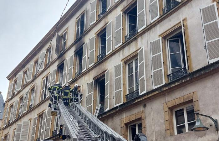 “There is a risk of floors collapsing”, according to firefighters