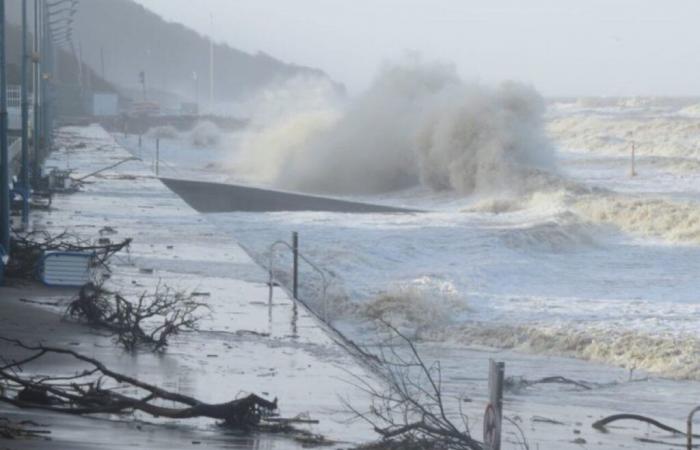 the Calvados coast is on weather alert