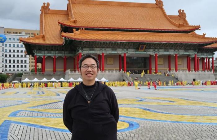 More than 5,300 people form the emblem of Falun Gong in Taiwan