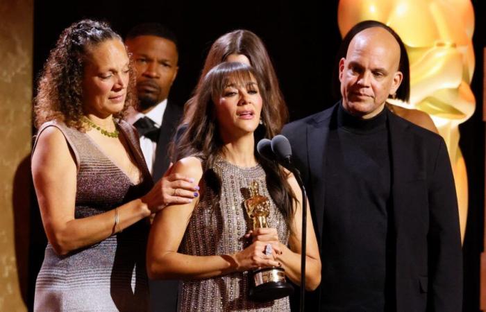 Rashida Jones’ emotion upon receiving the posthumous Oscar from her father Quincy Jones