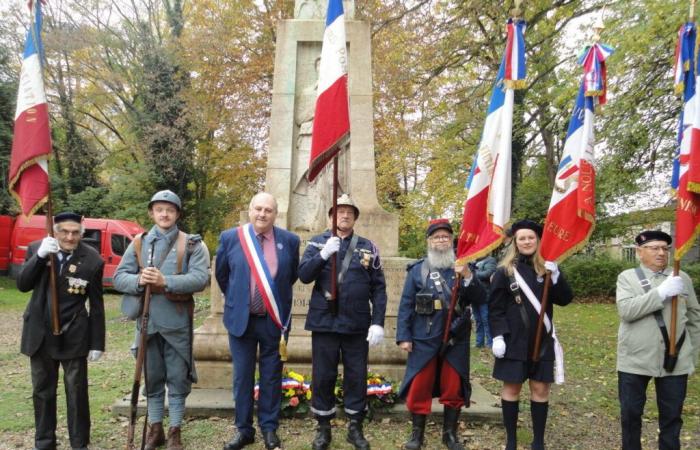 Two real-fake Poilus were present to celebrate the Armistice in Eure