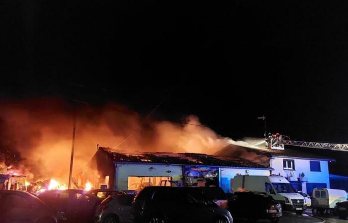 Meuse. A car garage completely destroyed by a violent fire in Froidos