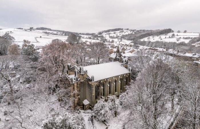 In Pictures: UK shivers as snowy weather sweeps in