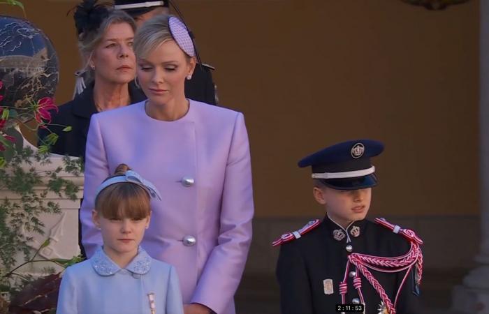 Prince Albert II decorates the public force in the presence of the entire Grimaldis gathered for the 2024 national holiday