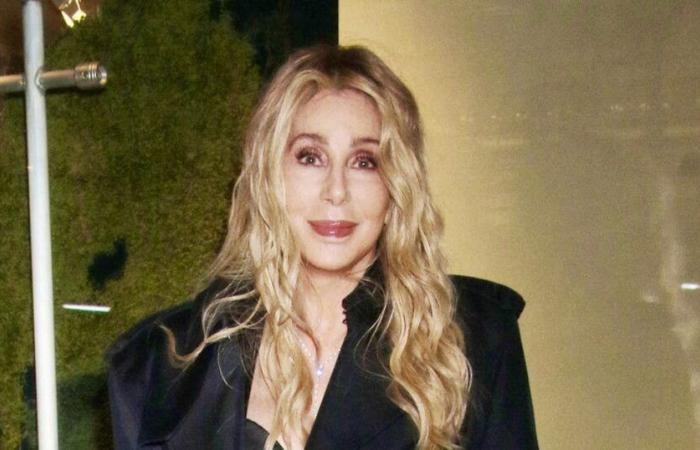 Cher claims her ex robbed her!