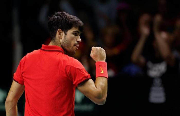 Davis Cup: Carlos Alcaraz dresses up as Nadal and signs the draw against Griekspoor