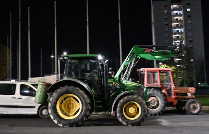 Essonne: gathering of farmers in front of the prefecture in Évry-Courcouronnes at the call of Rural Coordination